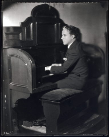 cc 25 playing organ