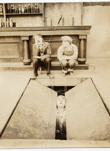 Zoom behind the screen mutual 1916