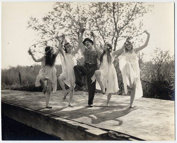 Une Idylle aux champs (Sunnyside), 1919