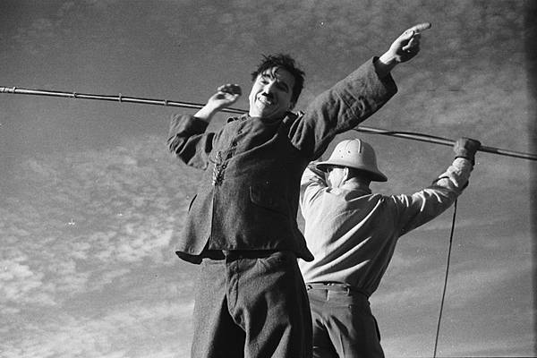 Chaplin on the set of The Great Dictator - photo by Dan James 